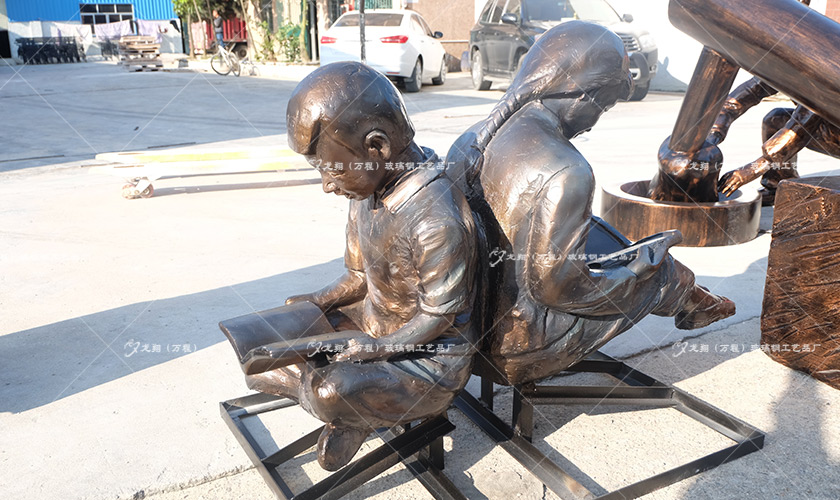 玻璃鋼景觀雕塑組成材料有哪些？